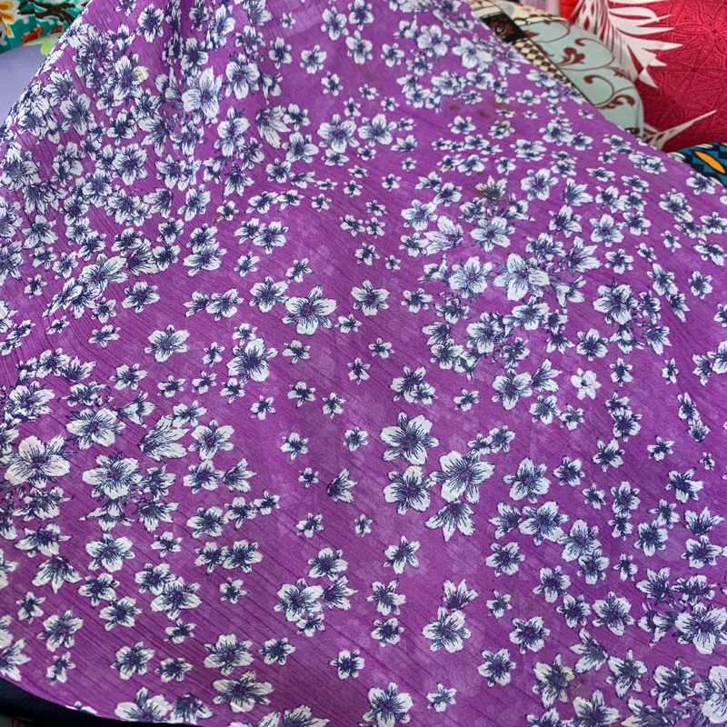 kain sifon yoryu - kain yoryu warna dasar ungu - kain yoryu motif