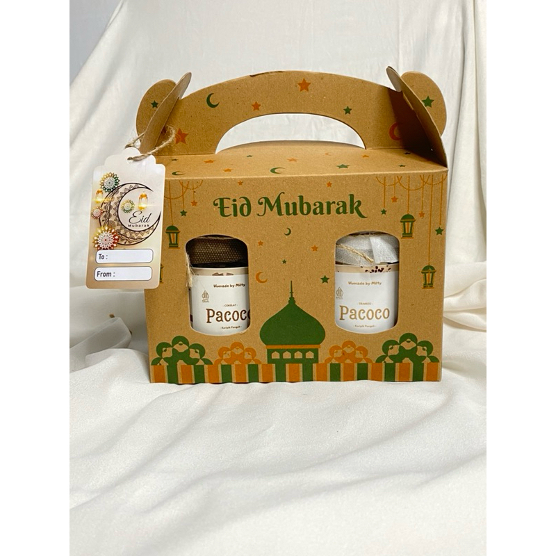 

PACOCO HAMPERS TWIN LEBARAN isi 2 toples kacang mete coklat atau keripik pangsit rasa coklat tiramisu greentea strawberry taro