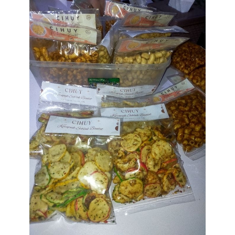 

makroni dan krupuk bantet pedas dan original