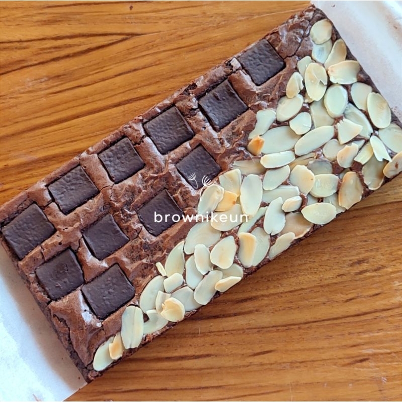 

BUY 1 GET 1 Fudgy Chewy Brownies Panggang Double Topping 20 x 10