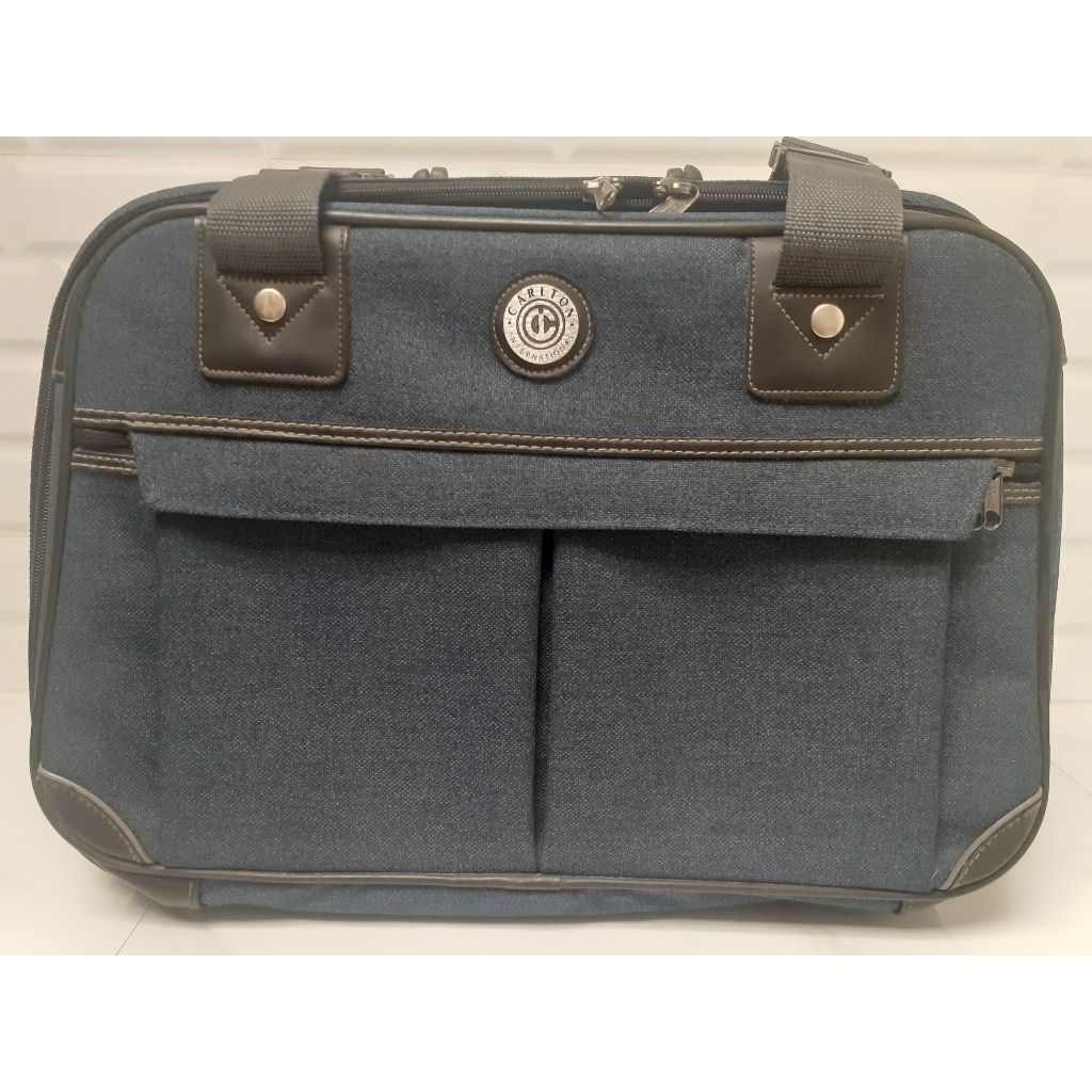 Tas Travelling Warna Hijau Bertuliskan -Carlton International-– Preloved