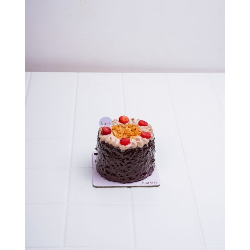 

Soft Chiffon Birthday Cake - Hazelnut