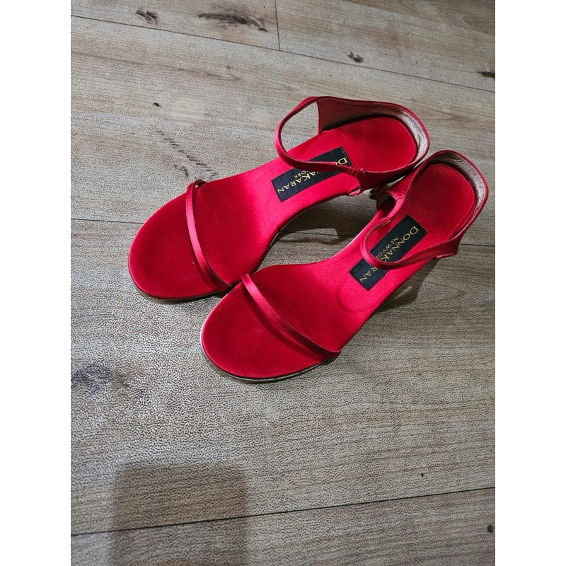 DKNY Donna Karan New York sandal fuschia