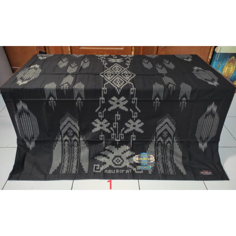 Sarung abu rif'at motif kembang ada berbagai macam motif dan warna Motif BHS