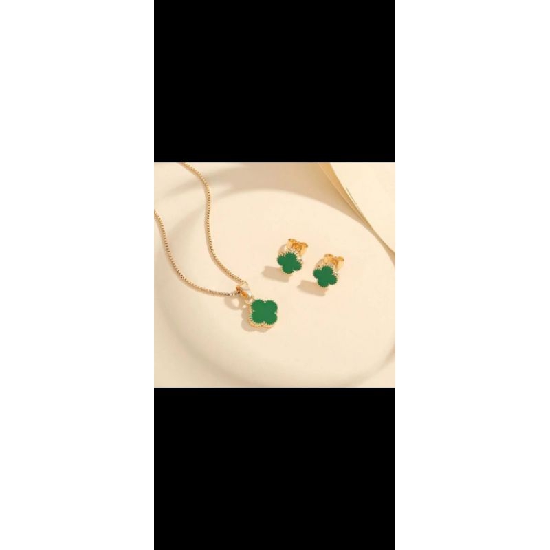 SATU SET PERHIASAN GIOK ANTING DAN KALUNG