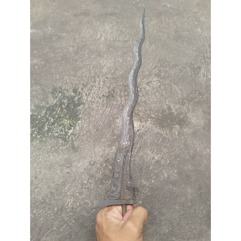 Keris Panimbal luk 9 pamor Ngulit Semongko