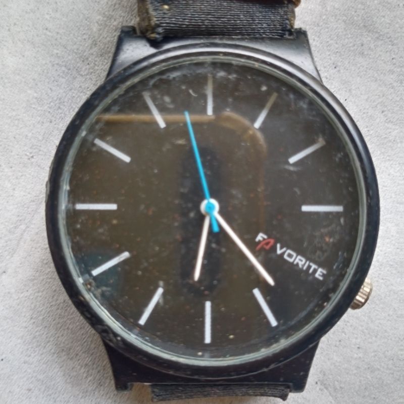 jam favorite bahan minus rusak
