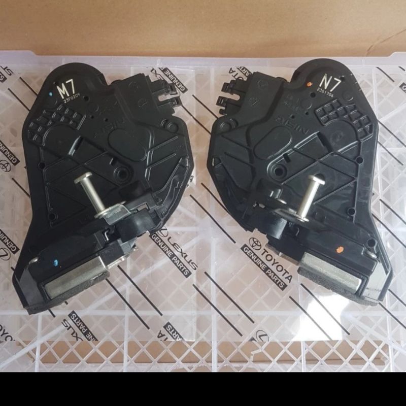 Door Lock Pintu Belakang/ Tengah Toyota Innova Reborn, Fortuner, Hilux.