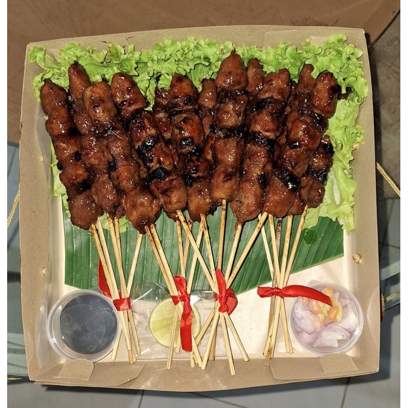 

Sate babi Ny. Sien ukuran besar bumbu kecap