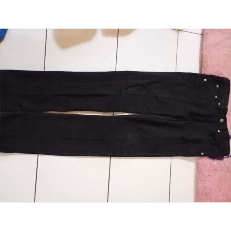 Celana tirajeans