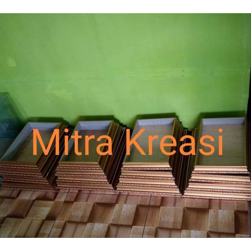 

Kotak Seserahan Pernikahan, Ready 1 Set Isi 4 Bok Fiber Figura Tinggi 4 cm