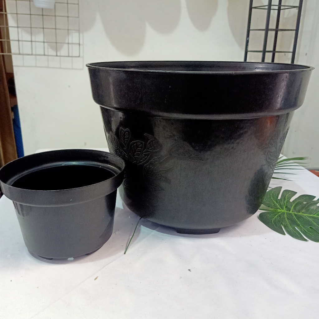 POT BUNGA hitam polos 35 / POT BUNGA PLASTIK / POT TANAMAN / POT PETANI