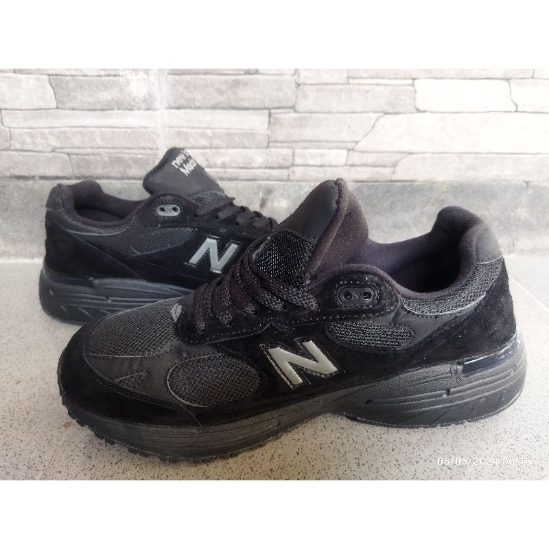 Sepatu NB 993 Tripple Black