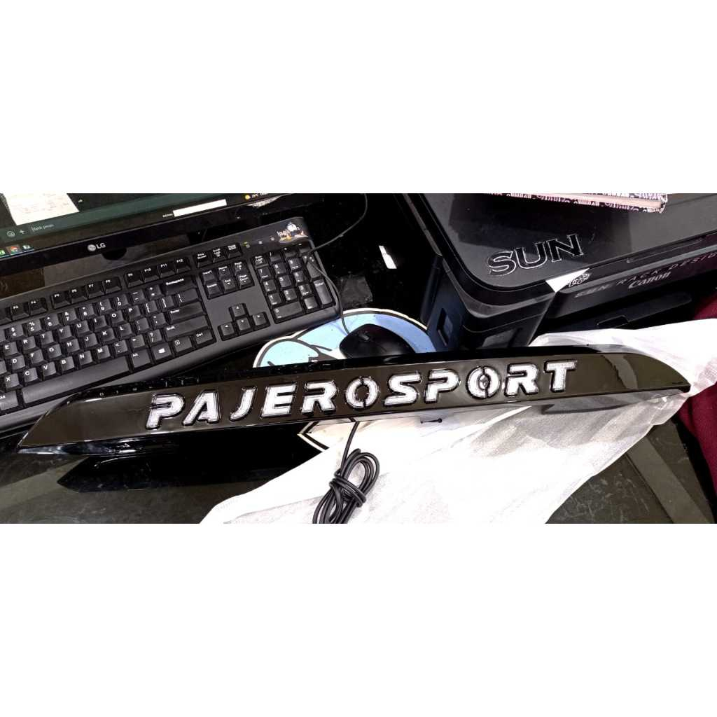 (AK) Trunklid lampu belakang Pajero lama hitam + Lampu running