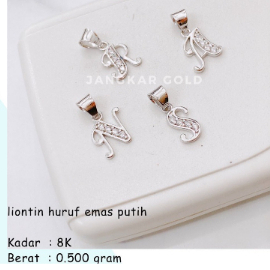 liontin huruf inisial emas putih 8k 0.650gr
