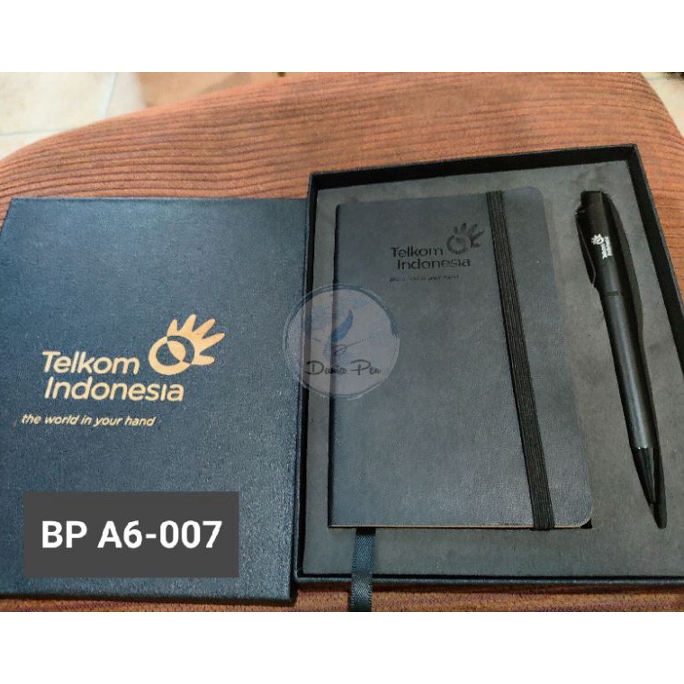 

KODE D99L Giftset Elegan Pulpen metal dan Notes A6 Souvenir Promosi Kado dan Hadiah Acara Hampers