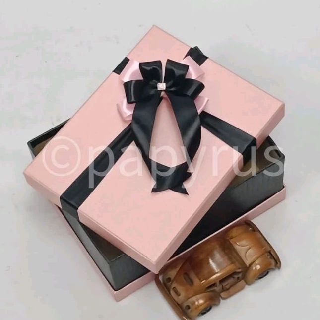 

PAPYRUS Sandwich 17,5x22,5 Tinggi 10cm Kotak Kado Gift Box V3