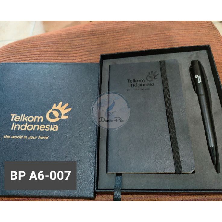 

Jual Giftset Elegan Pulpen metal dan Notes A6 Souvenir Promosi Kado dan Hadiah Acara Hampers