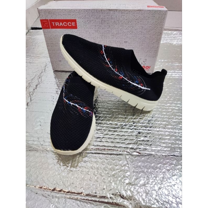 Sepatu pria slip on hitam tracce original size 41