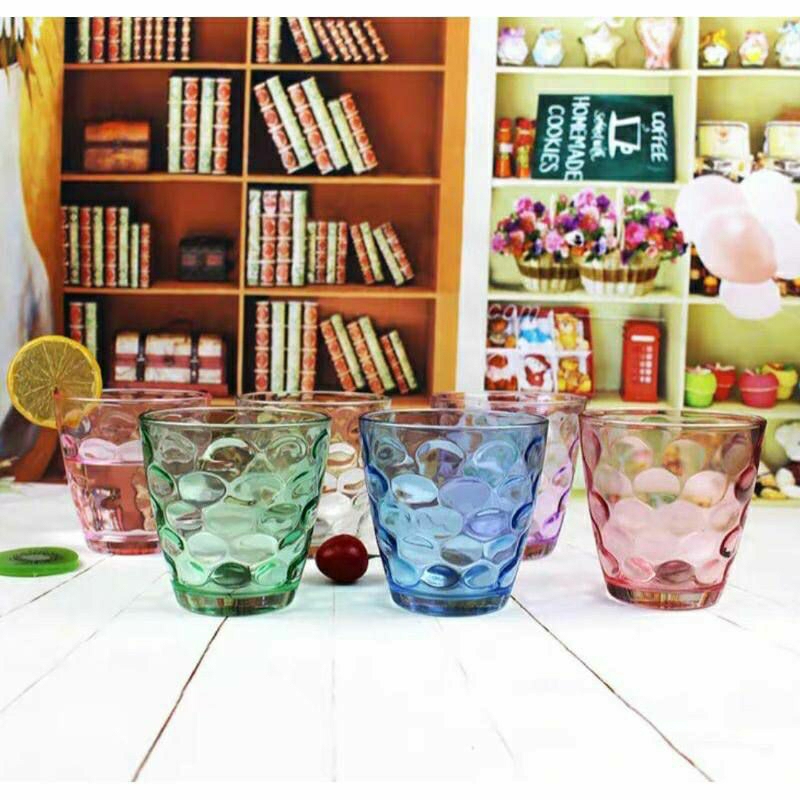 Gelas kaca warna warni