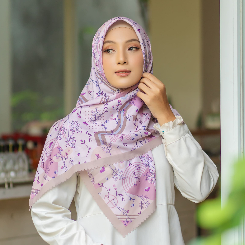 HIKIVA Laser Cut Hijab Segi Empat Print Motif Zeera Warna Pink