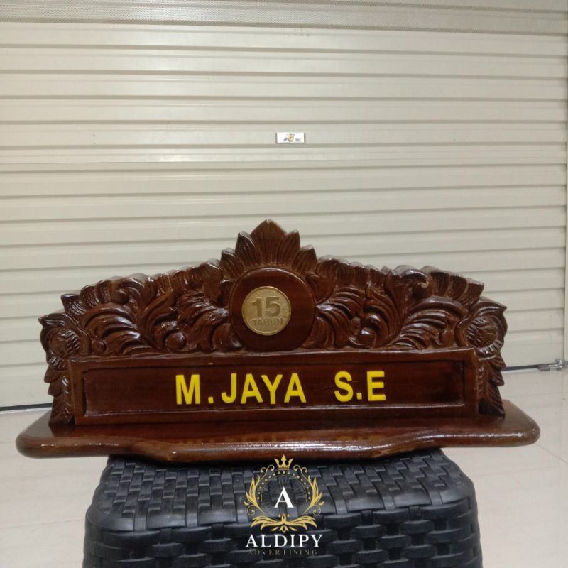 

Papan Nama Meja Ukir Pakai Logo Dan Nama Bahan Kayu Jati Ready Stok Berkualitas
