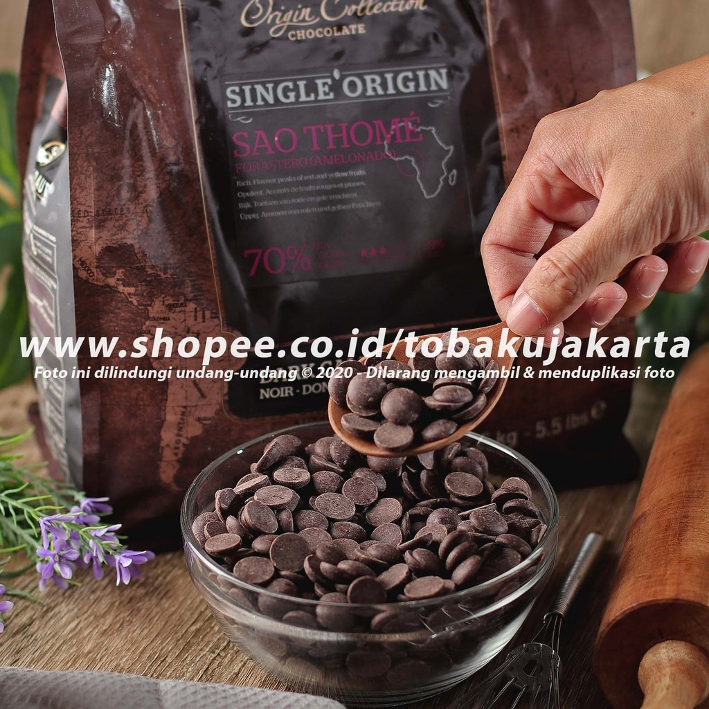 

Callebaut SAO THOME 70% 500gr Single Origin Dark Chocolate Couverture Cokelat Pahit Coklat Baking Coin Finest Belgian Chocolate