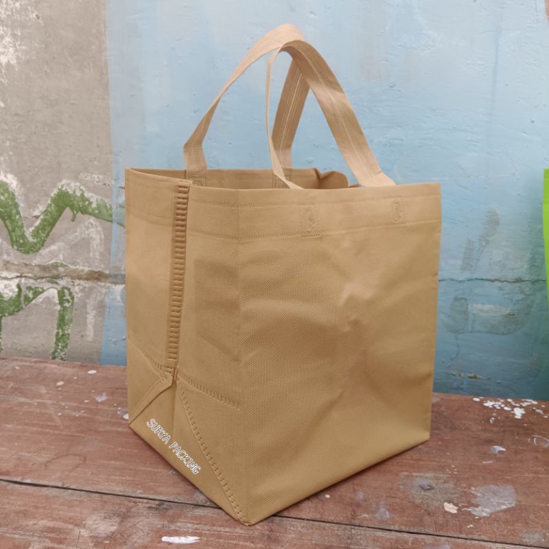 

iDk90 Tas Goodiebag Kotak 18x18 HBPA Tinggi 26cm 12pcs