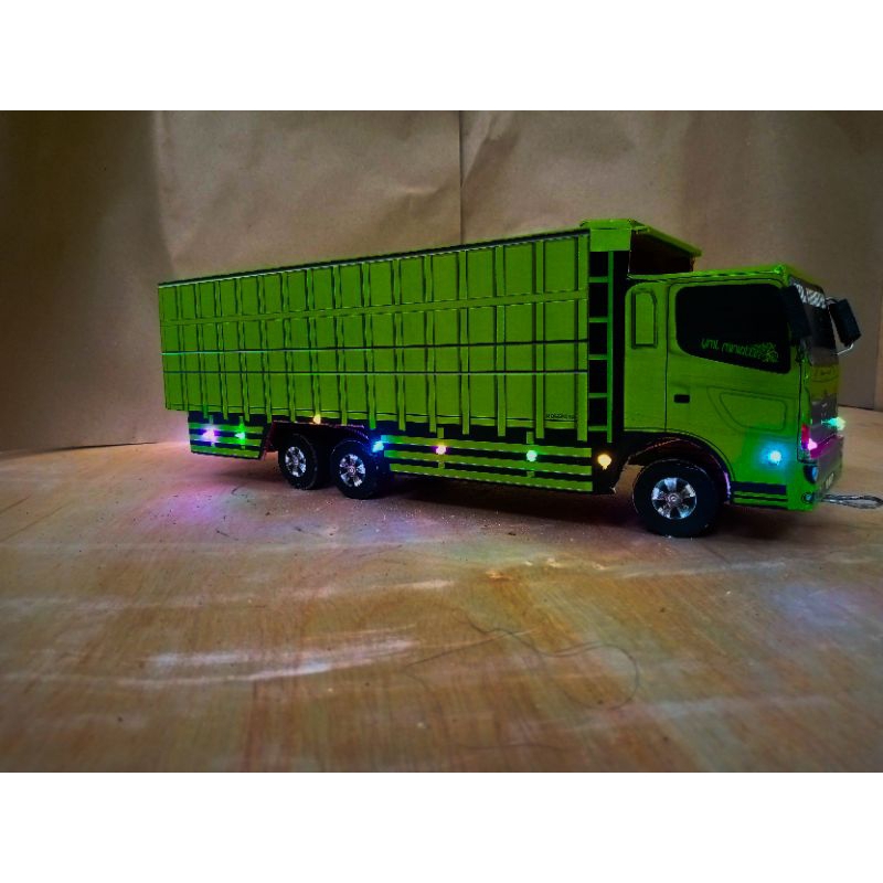 miniatur truk tronton hino full lampu