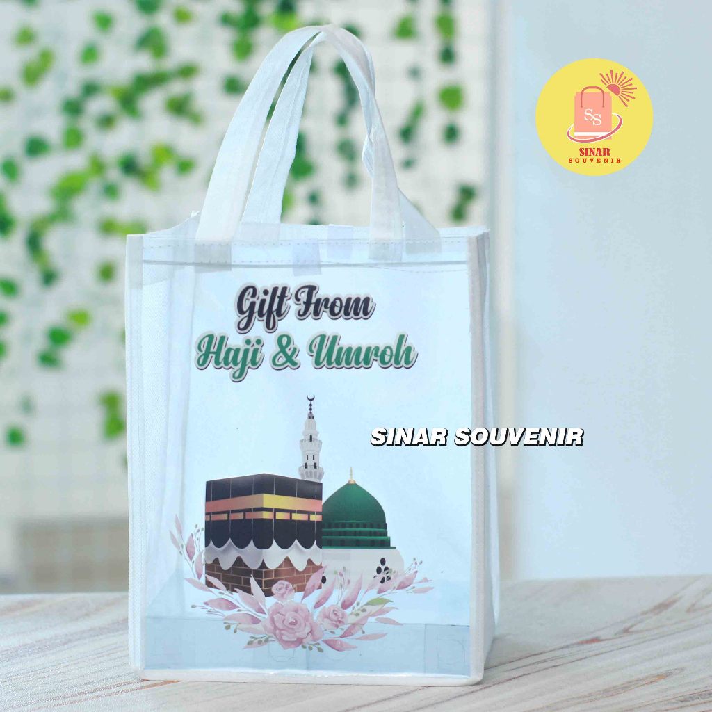 

TAS OLEH - OLEH HAJI DAN UMROH MIKA KOMBINASI UKURAN 20 X 14 X 25