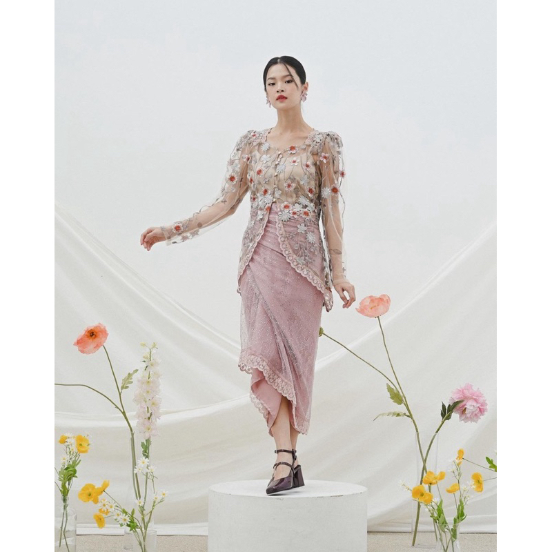 Sewa Kina Atelier / Sewa Jaleela / Sewa Kebaya wisuda / Sewa Dress