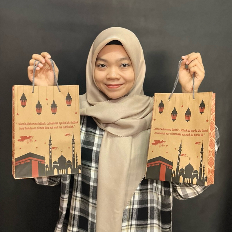 

Paper bag ka’bah 25 cm x 18 cm x 8 cm tas souvenir kado paperbag goodie bag lebaran ukuran sedang kurnia kado