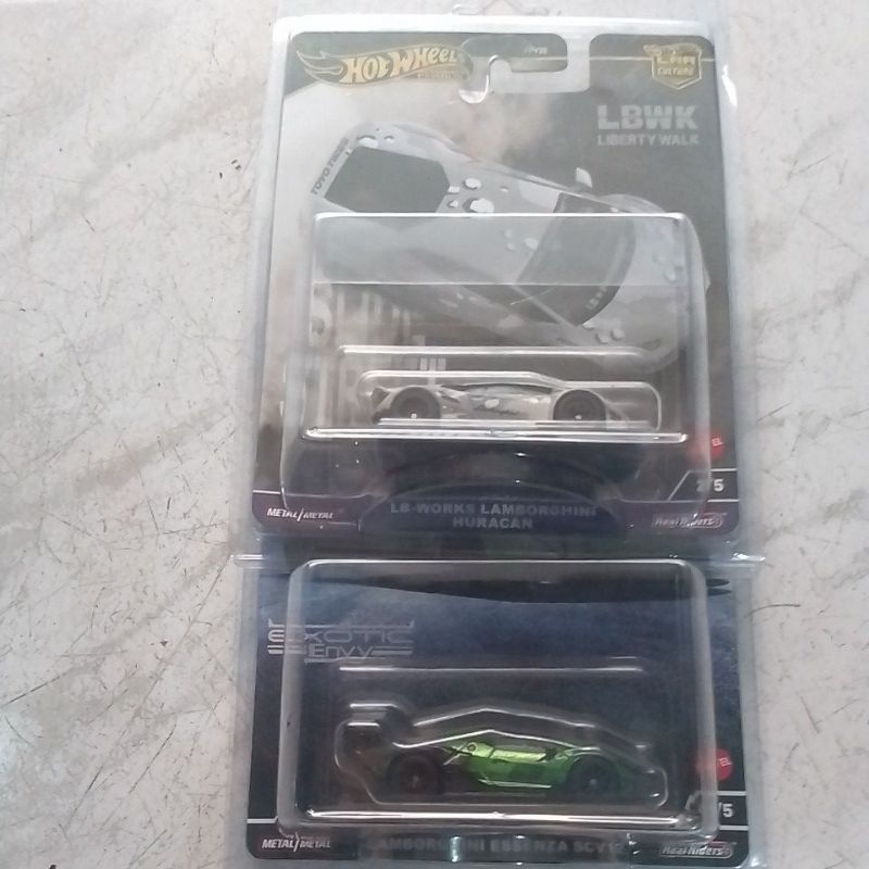 paket hot wheels premium Lamborghini huracan lbwk dan Lamborghini ezenza