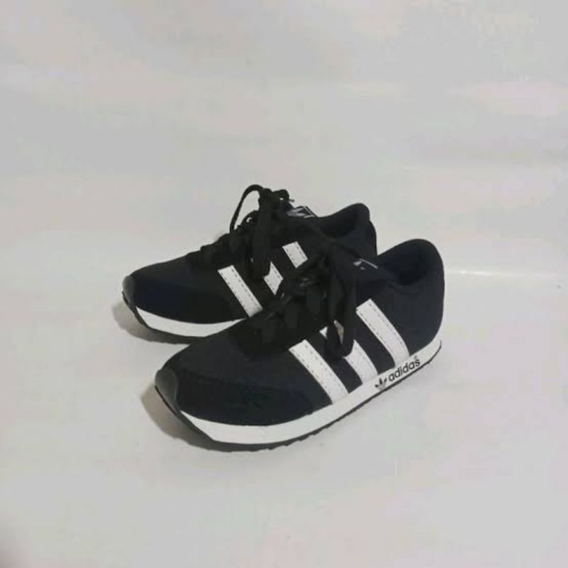 sepatu sekolah anak sd smp laki-laki perempuan tali