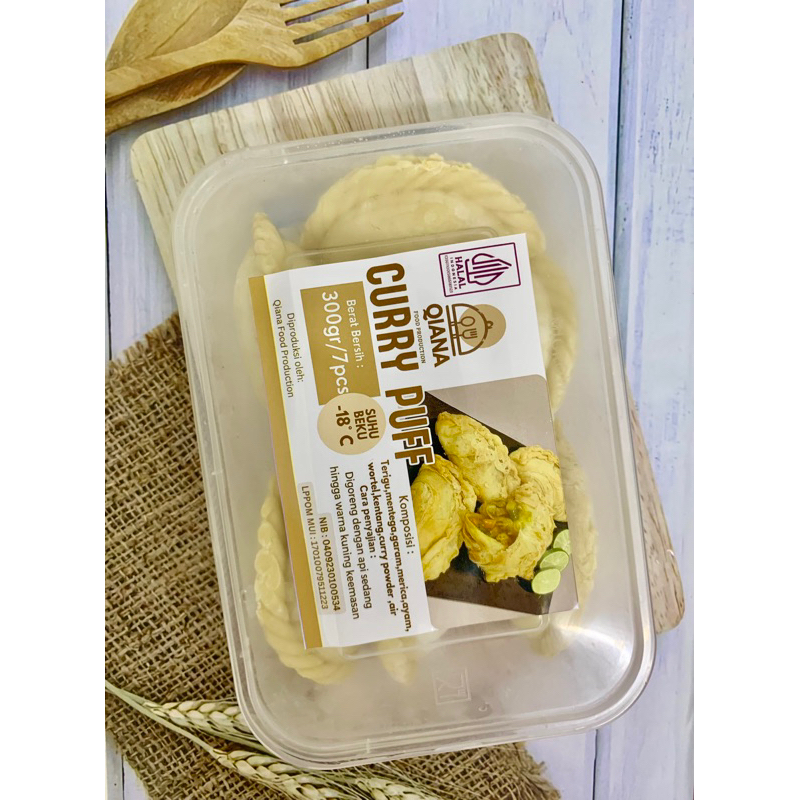 

Qiana Curry Puff (Karipap)