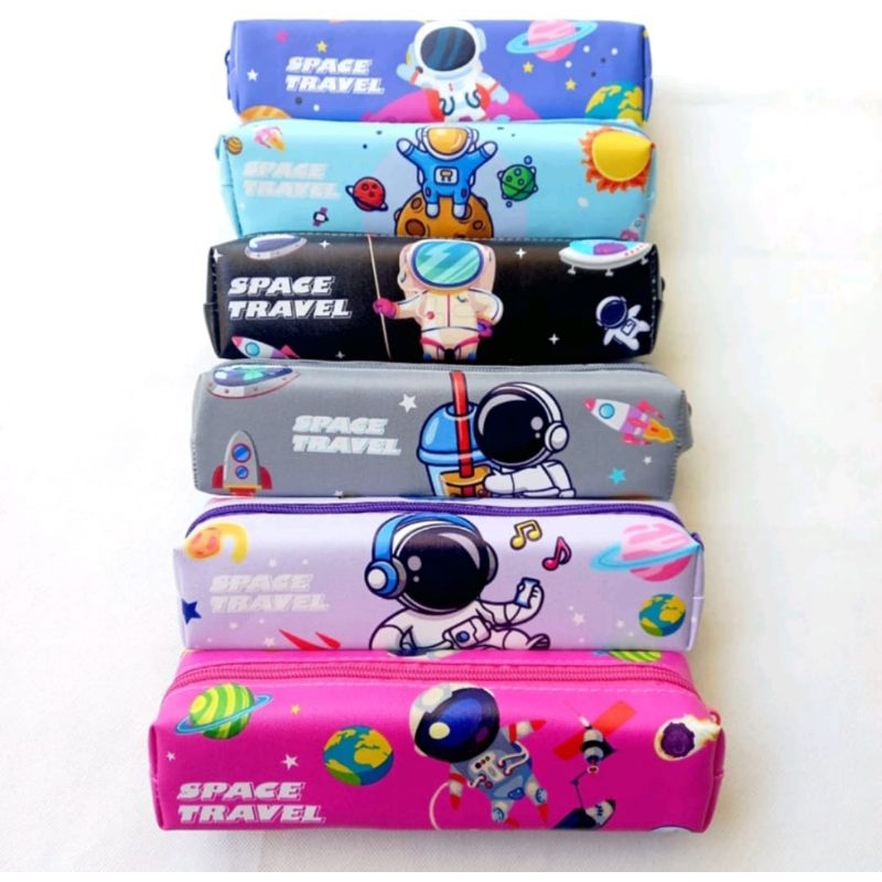 

Tempat Pensil Tepak Lontong Uk 21 x 9 x 2 || Tepak Pensil Motif Astronot lucu bisa dipakai buat kado