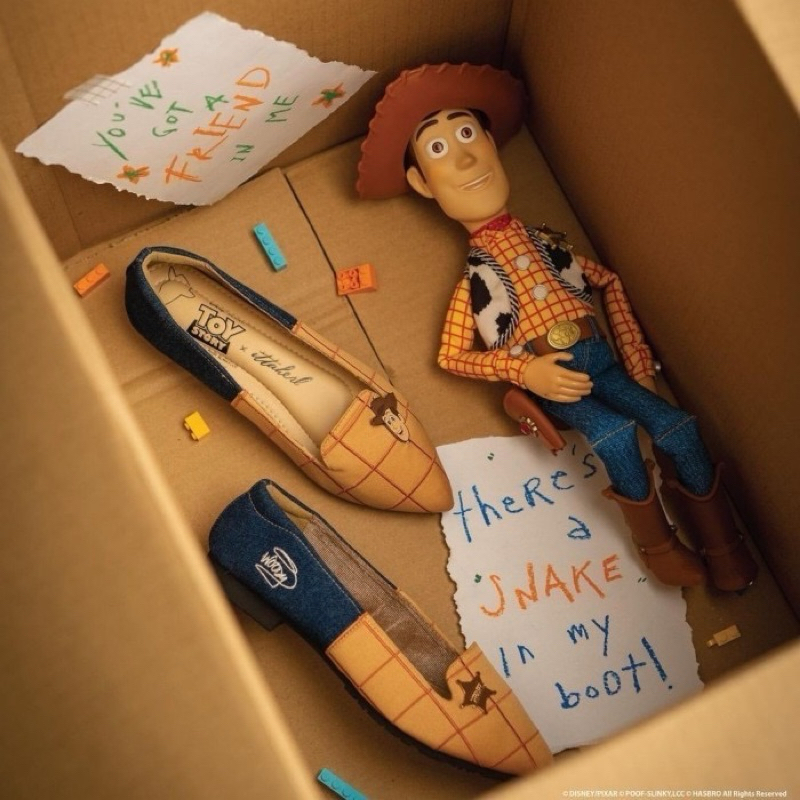 Sepatu Ittaherl Toy Story Woody 38