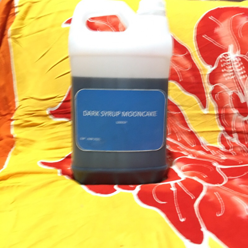 

Dark syrup mooncake 4