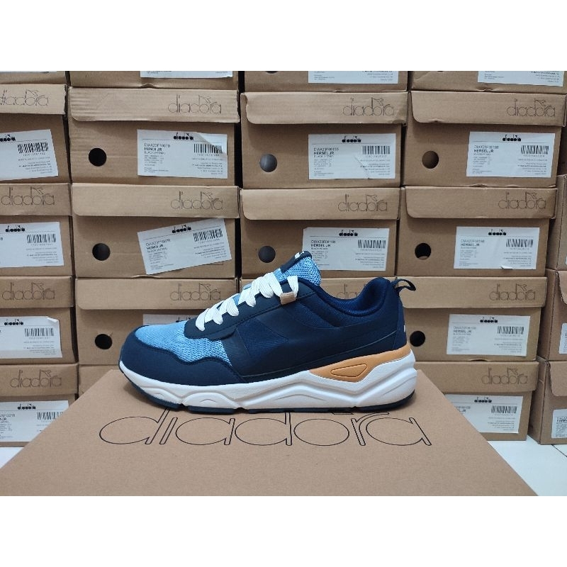 Sepatu Diadora Fandela  Original  - Navy