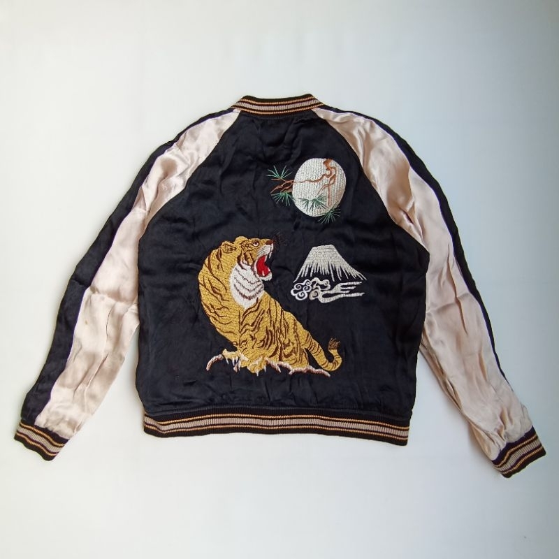 Tora Yama & Tsuki Sukajan. Tiger Moon Embroidery Sukajan Bouya Harumichi. Reversible. Souvenir Jacke