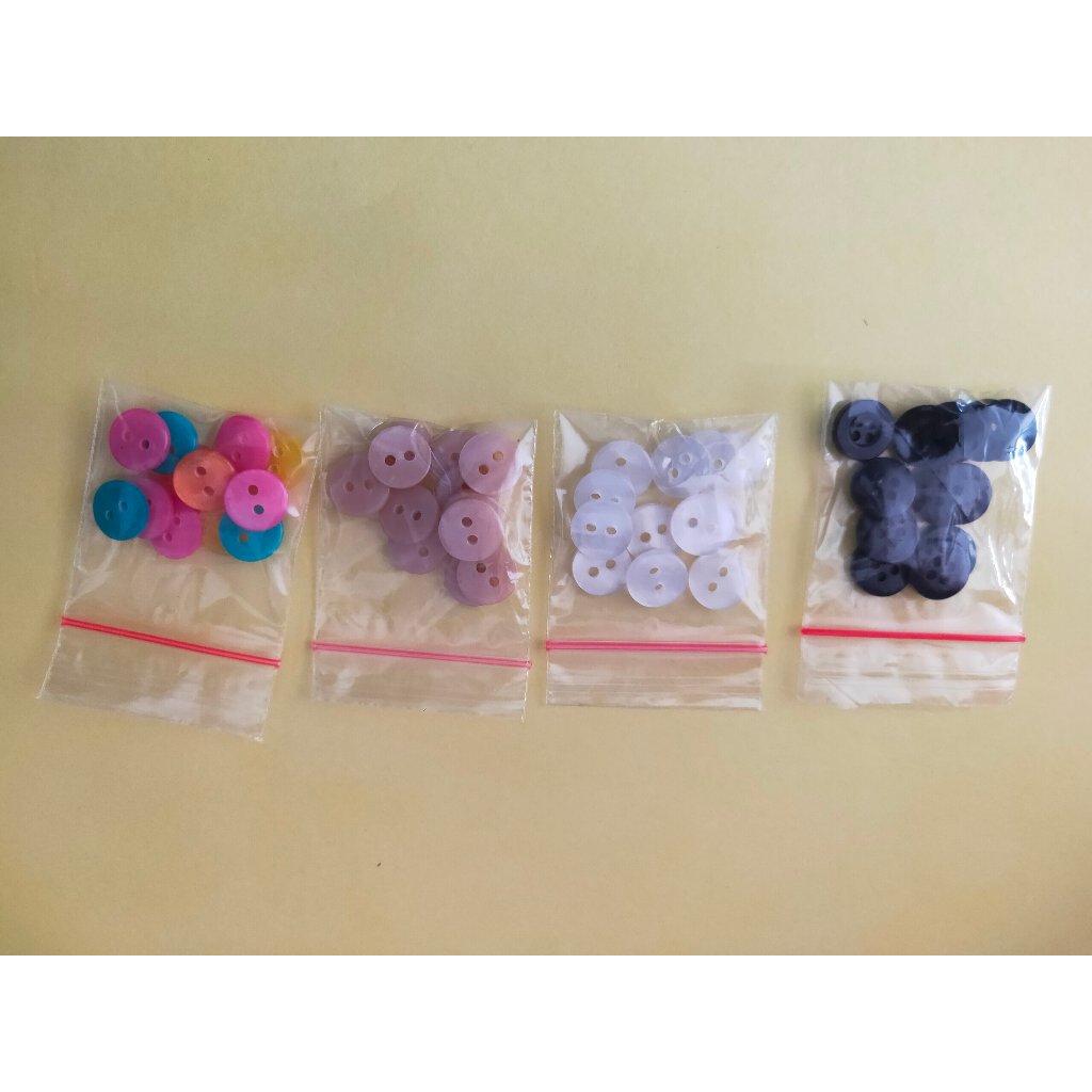 KANCING BAJU KEMENJA KECIL LUBANG 2 ISI 1 LUSIN 12 BIJI PCS MURAH MERIAH PUTIH HITAM COKLAT DAN WARN