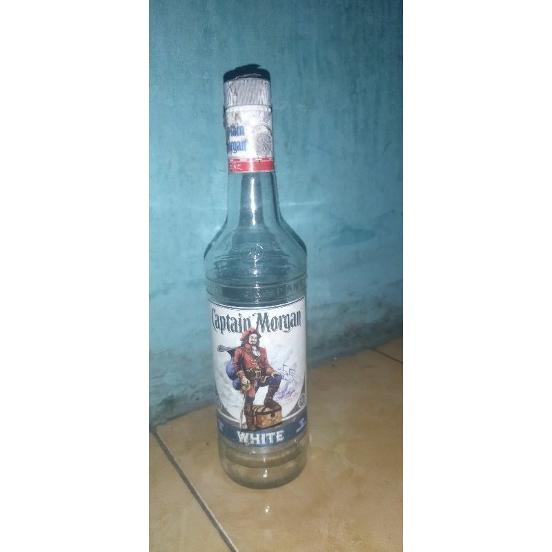 botol kosong pajangan hiasan captain Morgan white