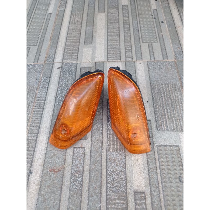 lampu sen depan supra x lama baut luar second original