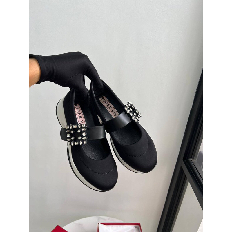 Sepatu Sneaker Roger Vivier