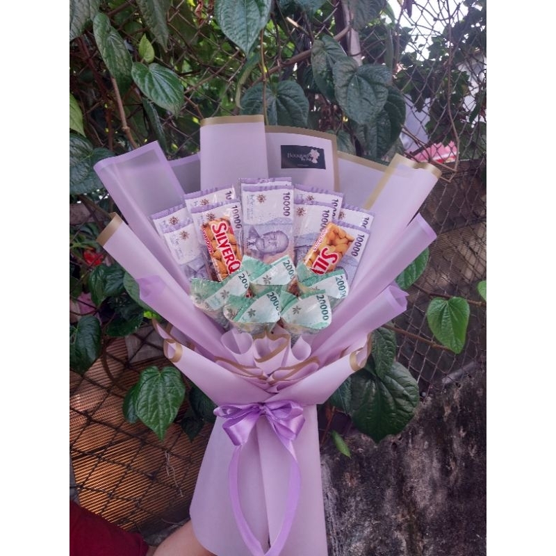 

Bouquet uang dan coklat