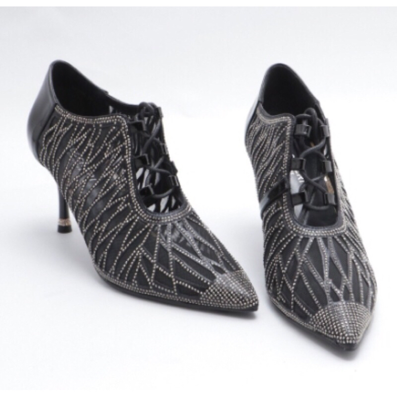 Buccheri Maired Lace Heels Hitam preloved