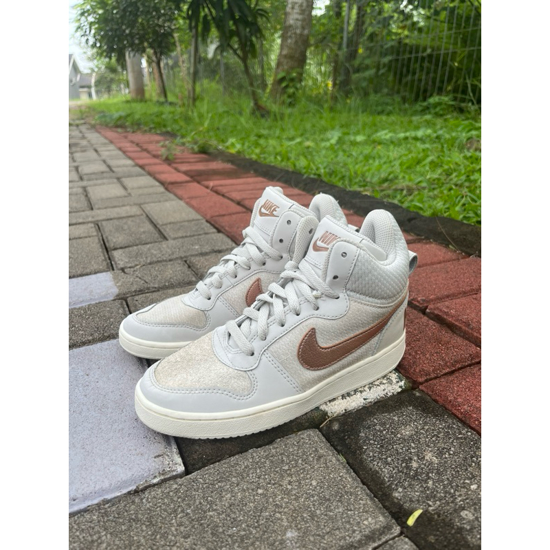 Nike Court Borough ukuran 35,5/ sepatu second anak