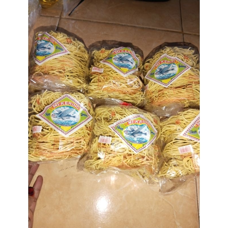 

6 bungkus mie cap ikan terbang madura per bungkus berat 135gram