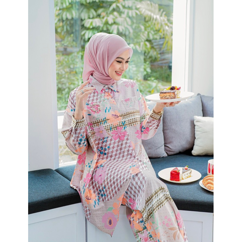 fiori asymmetric shirt (Nada puspita)