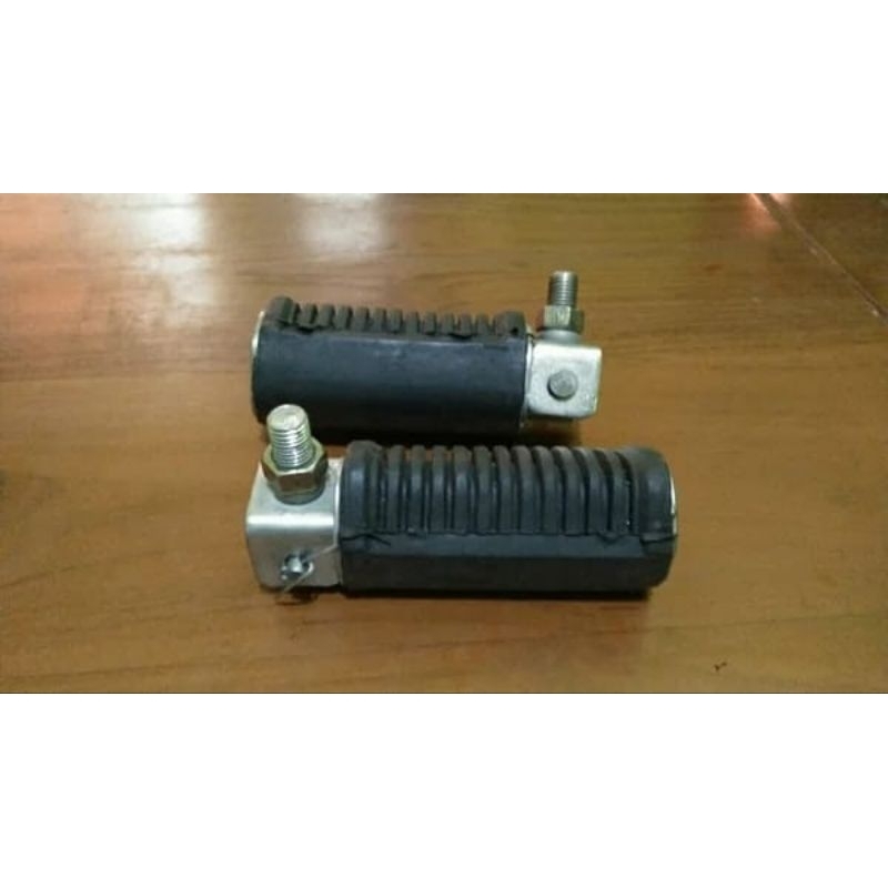 Sepasang (kanan kiri) Footstep Belakang Set Suzuki RC 80 100 Bravo Sprinter Crystal Kawe